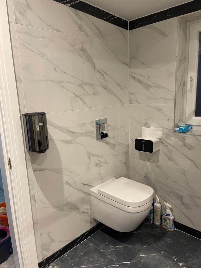 Modern Huge Double Room With Private Bathroom In Colindale Edgware Eksteriør billede