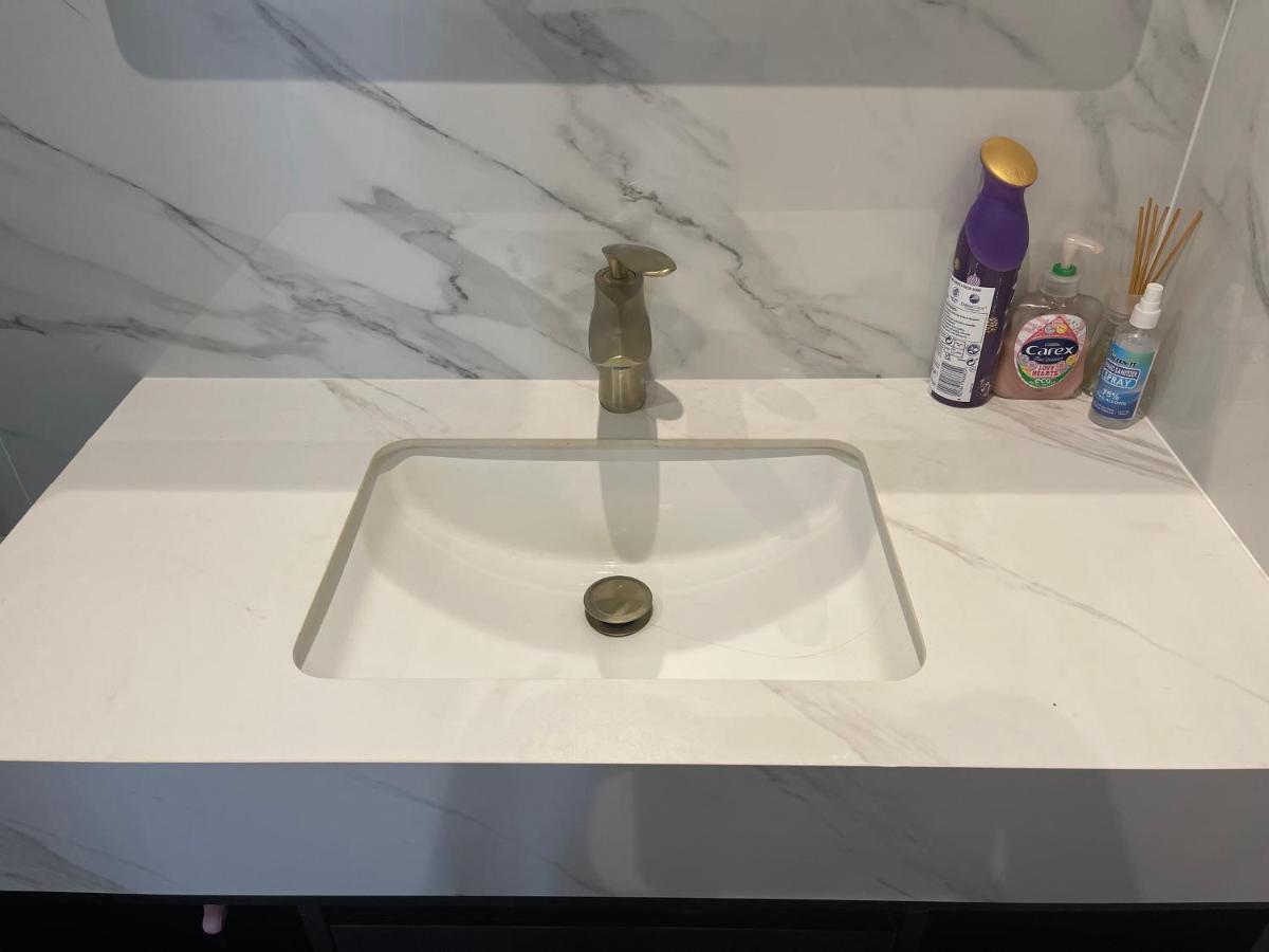 Modern Huge Double Room With Private Bathroom In Colindale Edgware Eksteriør billede