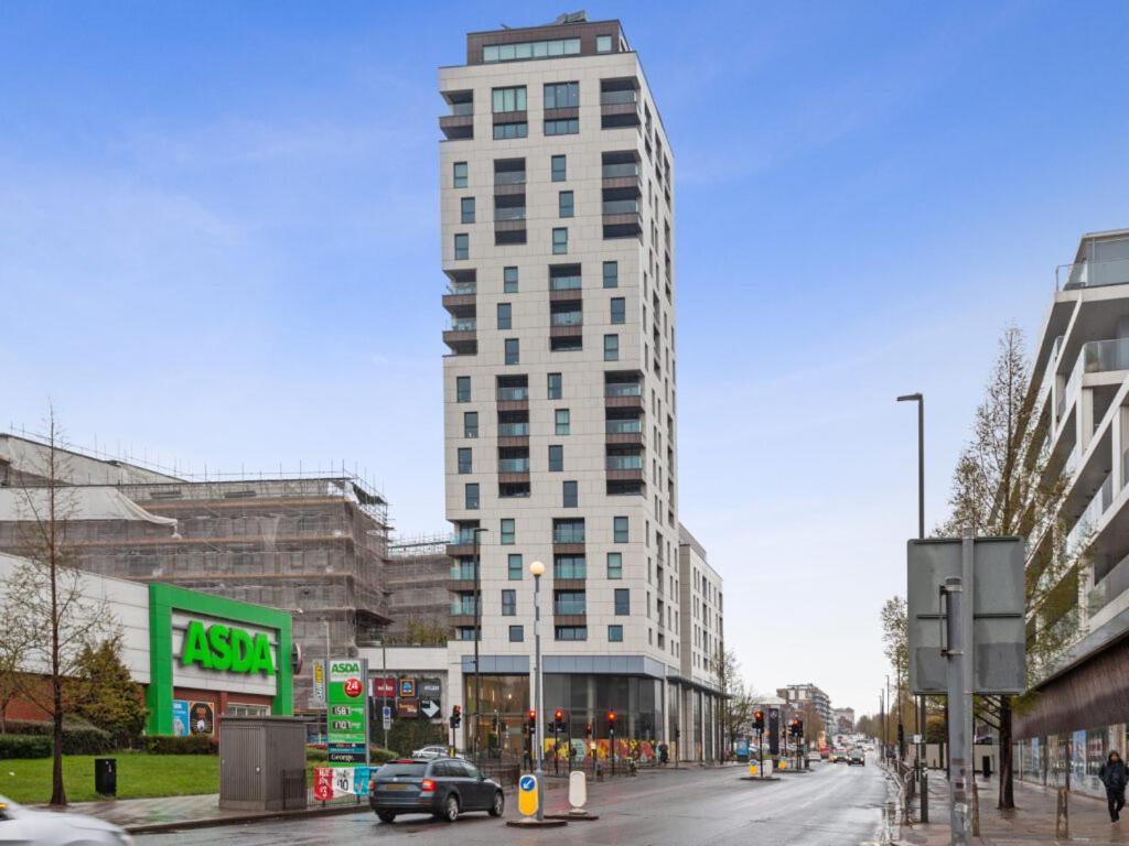 Modern Huge Double Room With Private Bathroom In Colindale Edgware Eksteriør billede