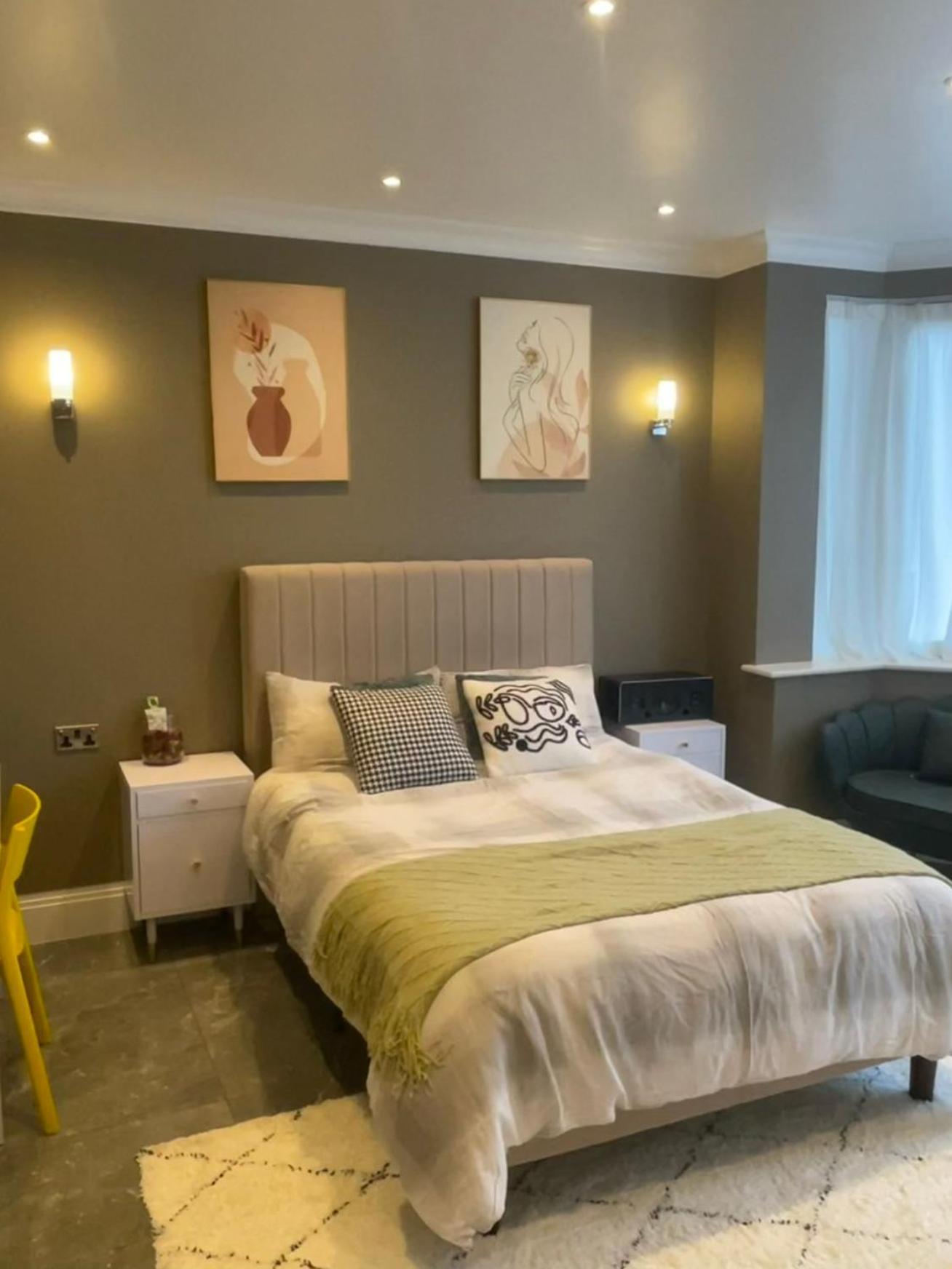 Modern Huge Double Room With Private Bathroom In Colindale Edgware Eksteriør billede