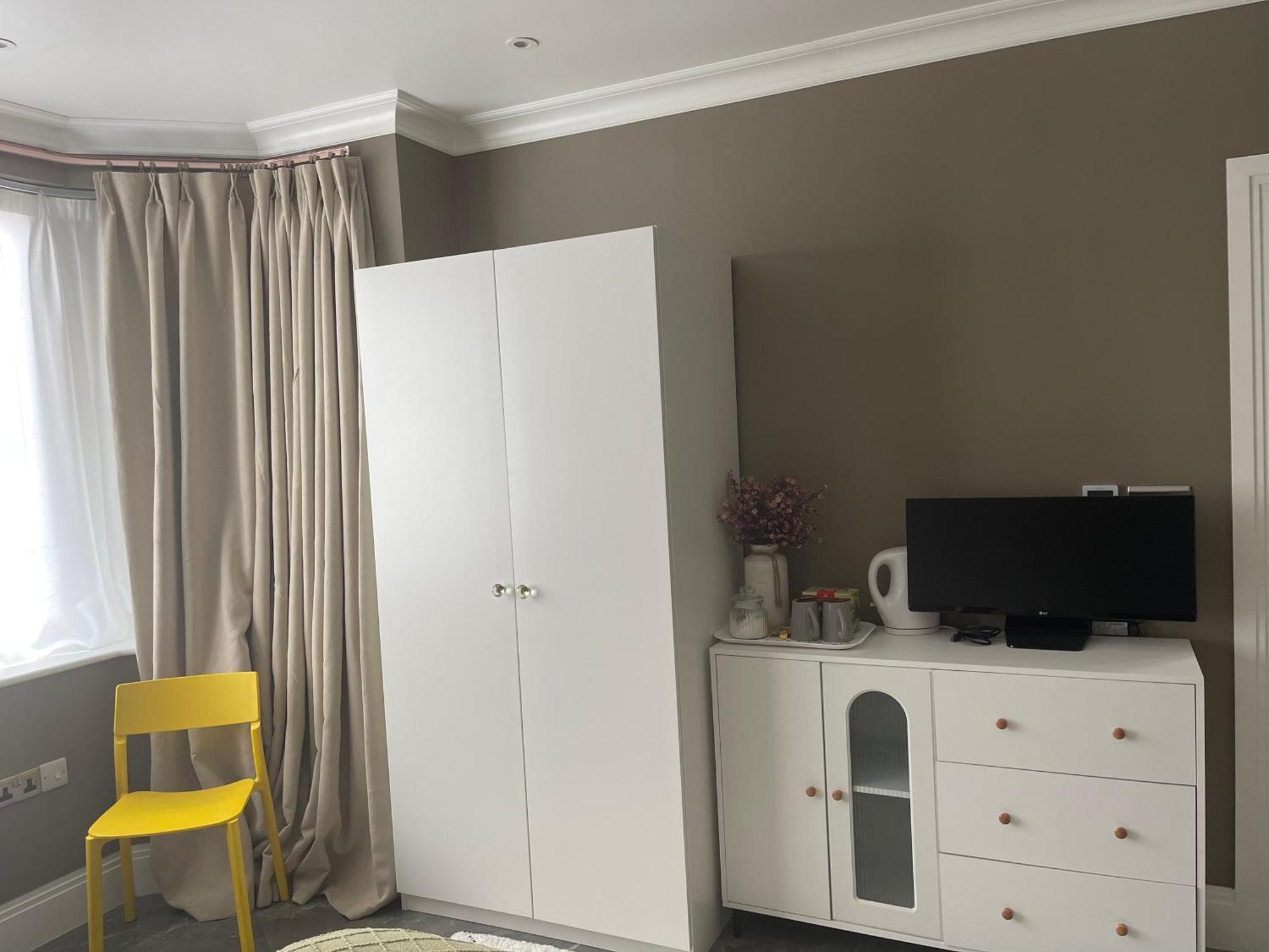 Modern Huge Double Room With Private Bathroom In Colindale Edgware Eksteriør billede