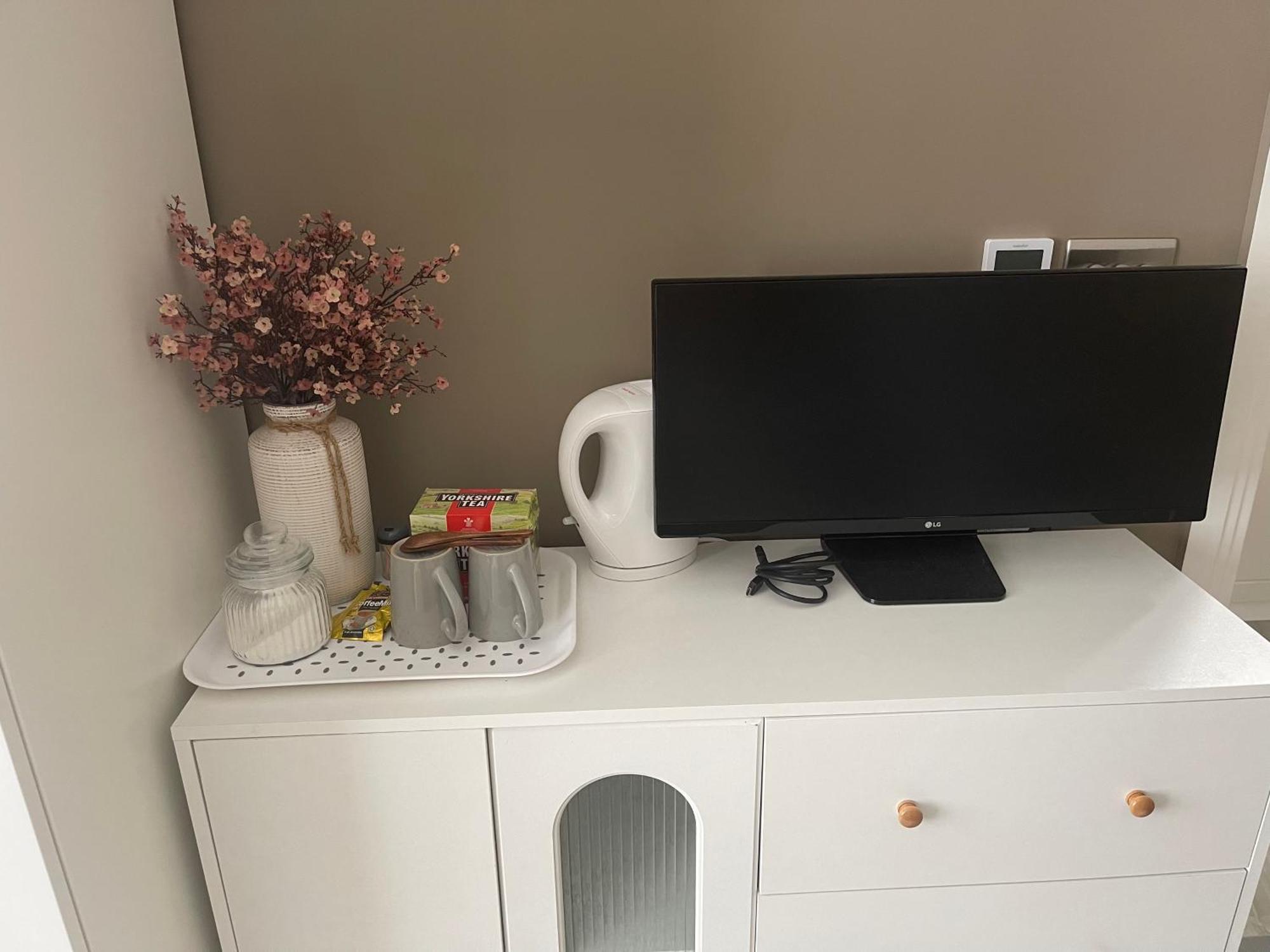 Modern Huge Double Room With Private Bathroom In Colindale Edgware Eksteriør billede